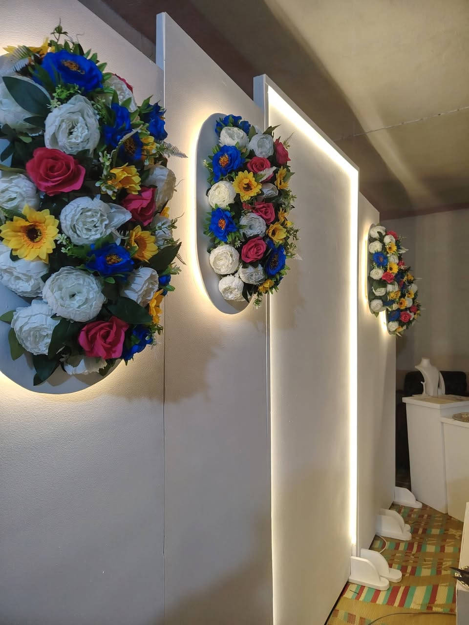 بسم الله وعلى بركت الله احدث تصاميم كوشات الاعراس مستعون لتجهيز كافة المناسبات الحنه والخطوبه وغيرها  حسب طلب العروس  توجد بصمات للعرسان  ورسالة عمر وهدايا وعلبة حلقات ظوئيه تابع الصفحه وشوف كل جديدنا للاستفسار والمراسلات والحجز على الارقام التاليه)(***********
(واتساب ***********)
داخل الصويره  وخارج الصويره
