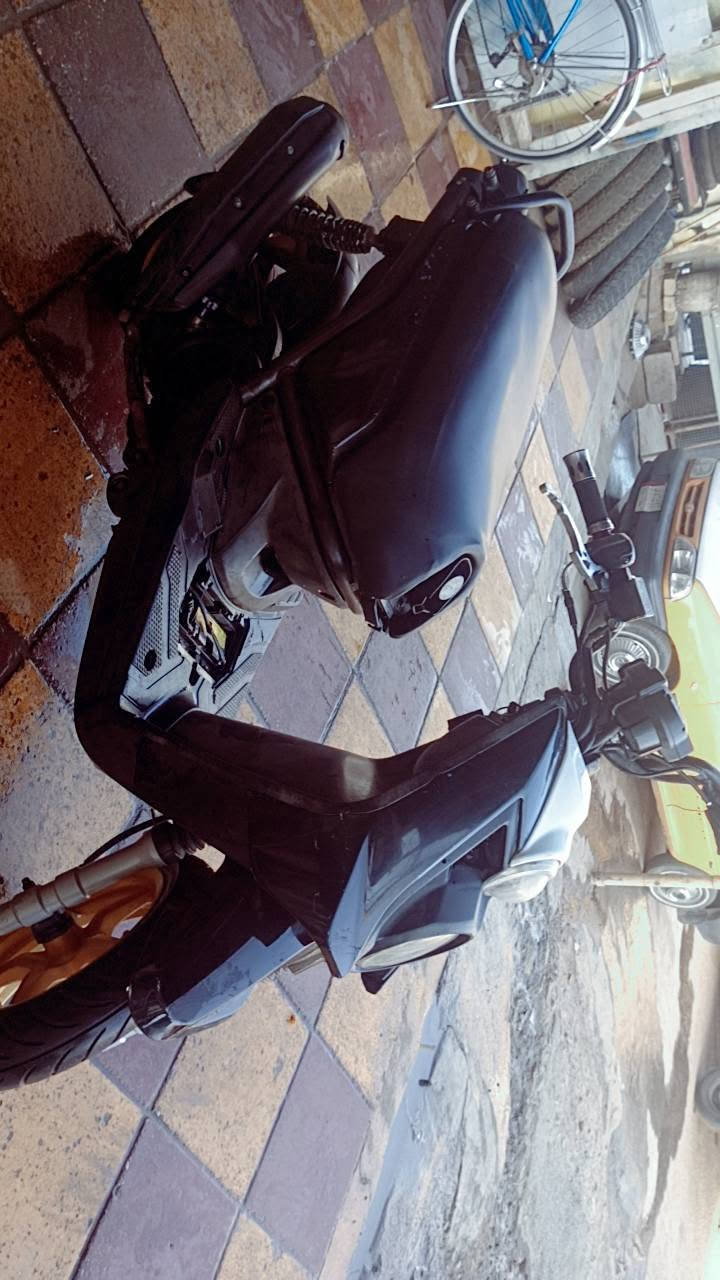 السلام عليكم سكنس  للبيع دراجة نضيفة بس بيهة ملاحضات بسيطة مثل قبق بانزين قبق باتري لسعر 650بغداد الحسينية ***********واتساب
