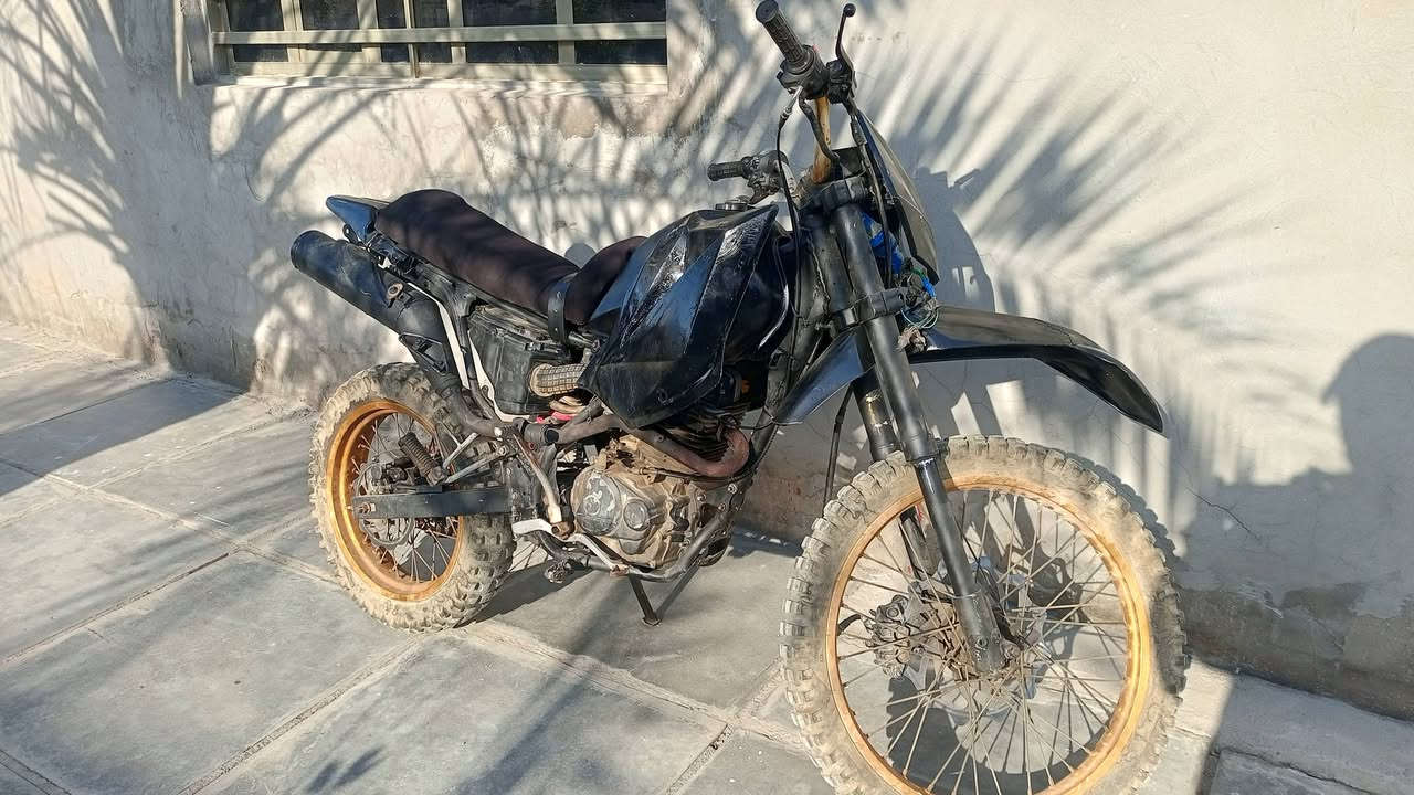 قفاز للبيع اوراق ضايعه
ابيع كوم حديد المكان بغداد السياحي 

السعر 250 شراي اتصل ***********
