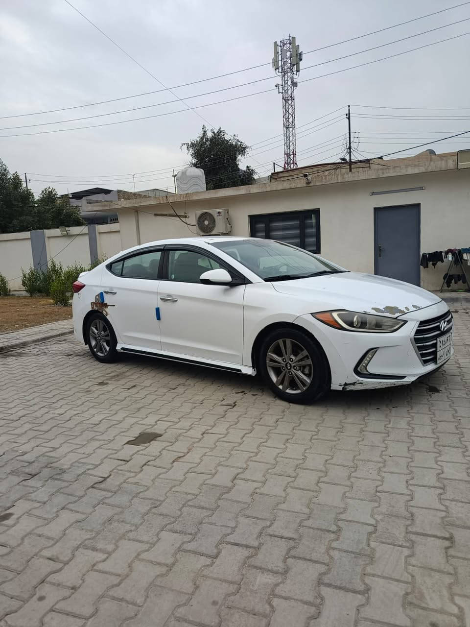 السلام عليكم
الانتر موديل 2017 وارد امريكي حادثها 

جدا بسيط جاملغ الخلفي سيارة ليبل واحد سستم  ايرباك سليم كلها بيها مكانت تكشير بالصبغ  سونار مرفق مع الصور 

مكينة كير مكفولات 

تبريد ثلج 

حداديه ممتازة

ماشيه 95 ميل 

رقم اربيل  شرط التحويل

مكان السيارة بغداد الكرخ 

حي الاعلام *********** السعر 115 بيها مجال بسيط
