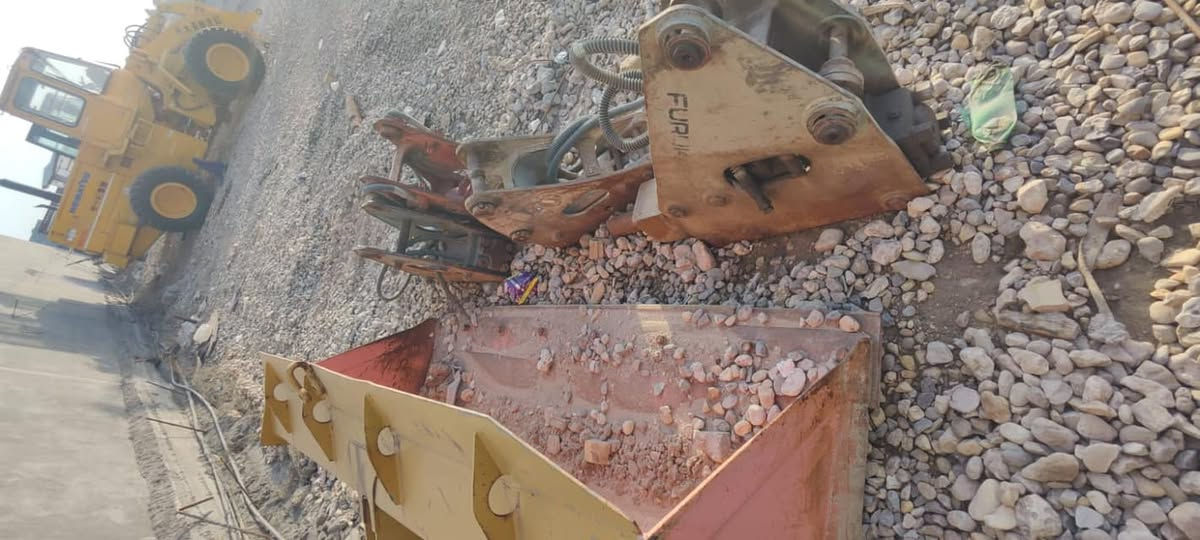 جكات همر JCP  وجك حفارات صغار ياباني مامشتغلات بالعراق ***********
