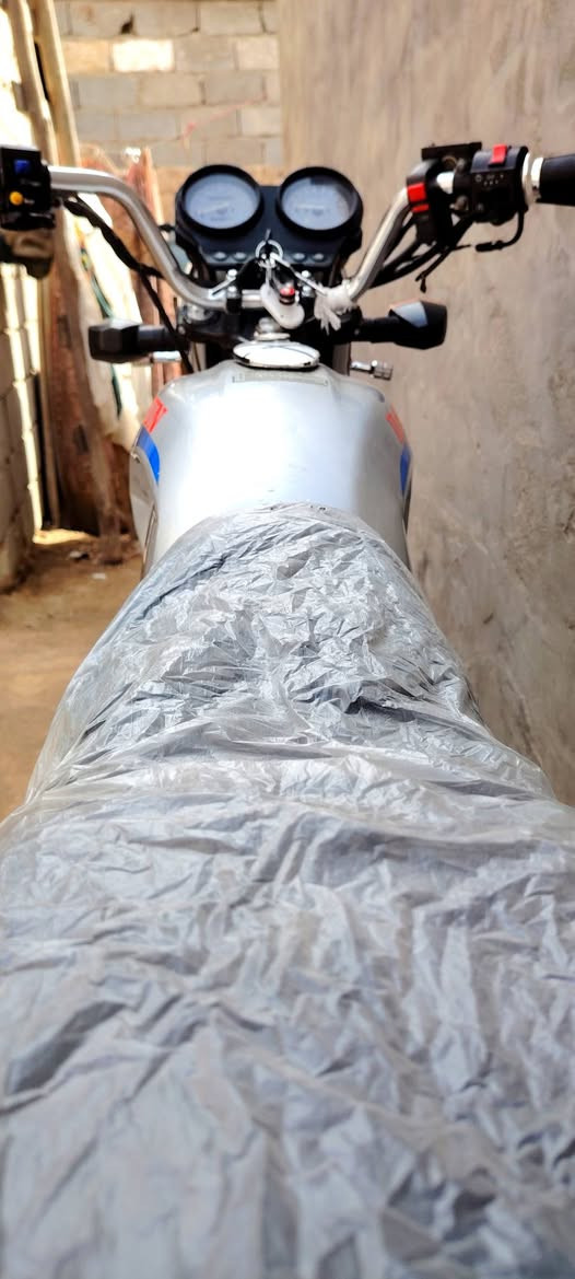 سلام عليكم دراجه دايون عضم للبيع كهربائيات كامله سلف هندر اشاير تايرات جدد مكينه ما مفتوحه الله شاهد دراجه موديل 2019 أوراق صولي وصل معرض  السعر 950 وبيها مجال للطيبين وتحياتي للجميع
رقم الهاتف ***********
اني مكلف بل نشر رقم صاحب الدراجه
