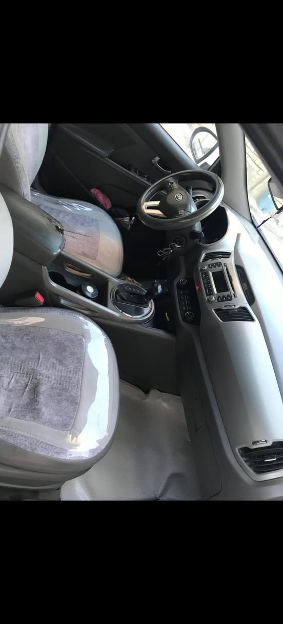 السلام عليكم أعضاء الكروب
كيه سبورتج موديل ٢٠١١ بيهه بنيد صبغ وبارد الباب الايمن ماشيه ١٢٠ الف السعر ١٣٥ مكان بغداد الشعله وهاذ رقمي ***********
