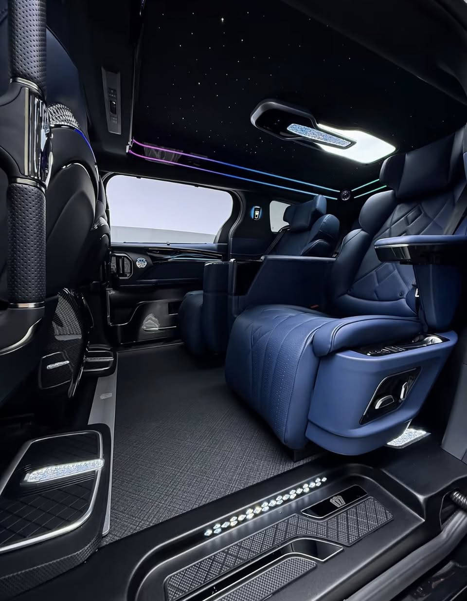 Toyota Sienna , ocean overlord whale shark aerodynamic black warrior style, matched with deep sea blue interior and whale shark embroidery, bid farewell to monotonous beige interior.
Complete vehicle export & Parts shipment.


**إذا كنت صاحب هذا الإعلان وتريد حذفه لأي سبب، رجاءا أرسل رسالة إلى الدعم الفني**