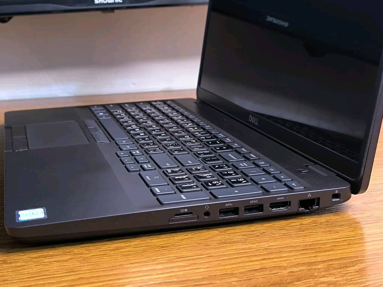 لابتوب الكيمنك صار ب479 الف فقط 🔥
جهاز DELL Precision 5341
لابتوب يجمع بين القوة والاناقه والسعر التنافسي ✨💫

المعالج : core i7 الجيل التاسع فئة H

كرت الشاشة الخارجي: 4 كيكا انفيديا كوادرو P620 
كرت الشاشة الداخلي: 8 كيكا 

الرام: 16 كيكا DDR4 سلاسة عالية 🏎

الهارد: 256 كيكا SSD M.2 أداء خرافي واقلاع سريع🗄

الشاشة: حجم كبير  15.6 انش دقة خرافية 🖥

الجهاز قابل للتطوير (رام أو هارد ) 🔧
الجهاز قابل لتشغيل جميع انواع الألعاب مثل 
GTA5
Forza 5
Euro track simulator 

والبرامج الهندسية مثل 
Blender 
AutoCAD 
وغيرها الكثير من البرامج الهندسية
والبرامج الخاصة بالبرمجة مثل 
Visual studio 
Unity
Unreal engine 


 اللابتوب يحتوي على جميع التطبيقات الأساسية ✨

مع هدايا
ماوس وماوس باد لسهولة الاستخدام 🖱️ 
جنطة لسهولة التنقل 💼
شاحن اصلي 🔌

الضمانات: 
ضمان فحص كامل قبل الاستلام والدفع 💳

ضمان اسبوع كامل 💯
.......................
يتوفر توصيل لجميع المحافظات 🚗

السعر: 479 الف دينار !🆕!

للاستفسار: ***********
