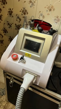 جهاز ليزر ازالة وشم + ليزر كاربوني استخدام قليل جدآ  بسعر مناسب   0781...