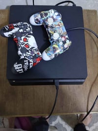 بلايستيشن 4 • نظام 12.52 • مع ملحقات