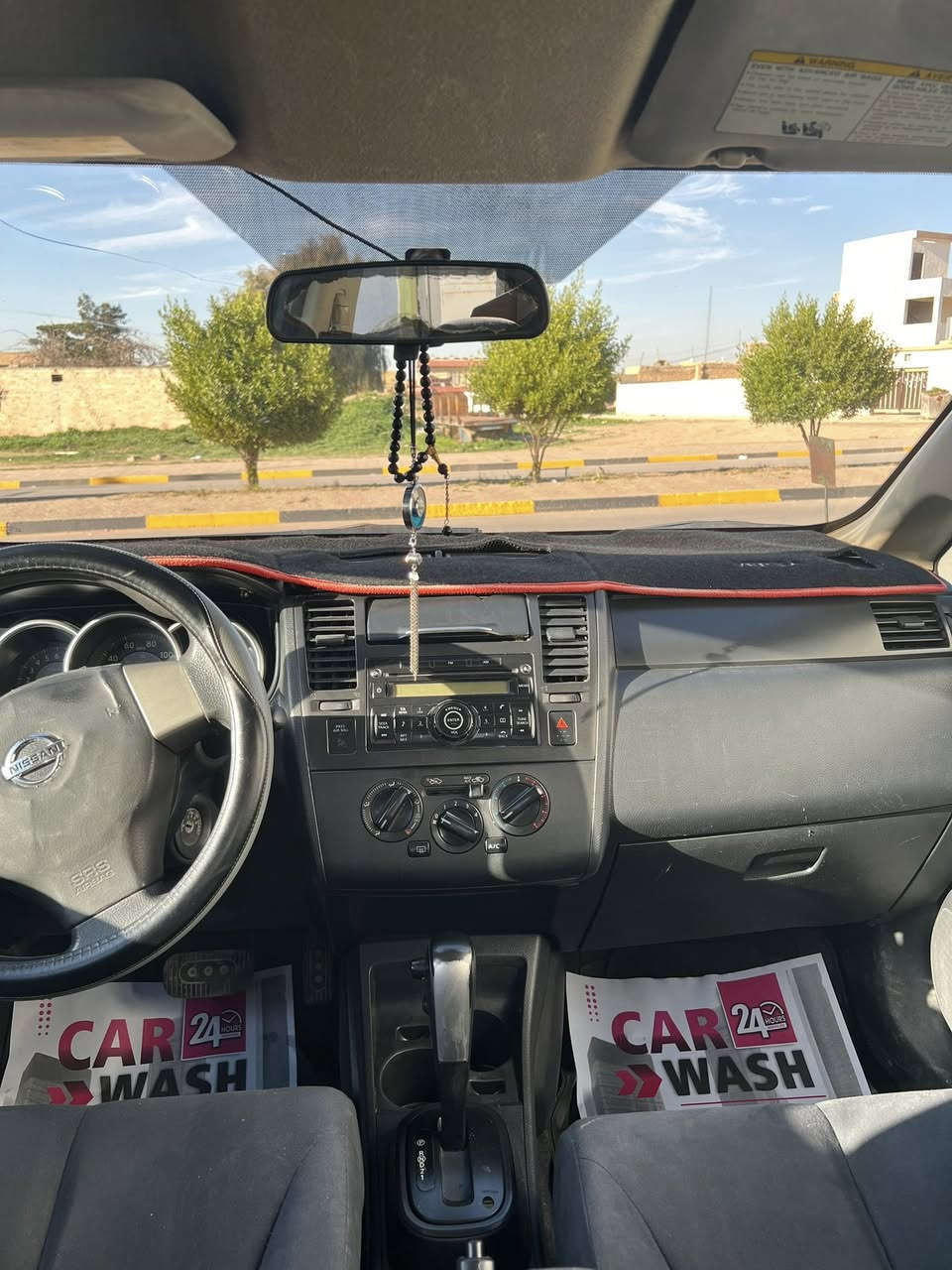 نيسان فيرسا 2009 ماشية 136 الف صبغ 3 قطع ونص وبيها مكانات تعديل بارد بدون دواخل

كير مكينة كهربائيات كله بشرط 
صدر امامي خلفي جديد قبل يومين بدلتة
رقم نينوى تحويل ثاني يوم
كوبون بانزين بيها
السيارة ما ناقصها كلشي سعر 69 ومجال قليل كلش عليها 240 الف غرامة تنزل من السعر
مكان السيارة موصل


**إذا كنت صاحب هذا الإعلان وتريد حذفه لأي سبب، رجاءا أرسل رسالة إلى الدعم الفني**