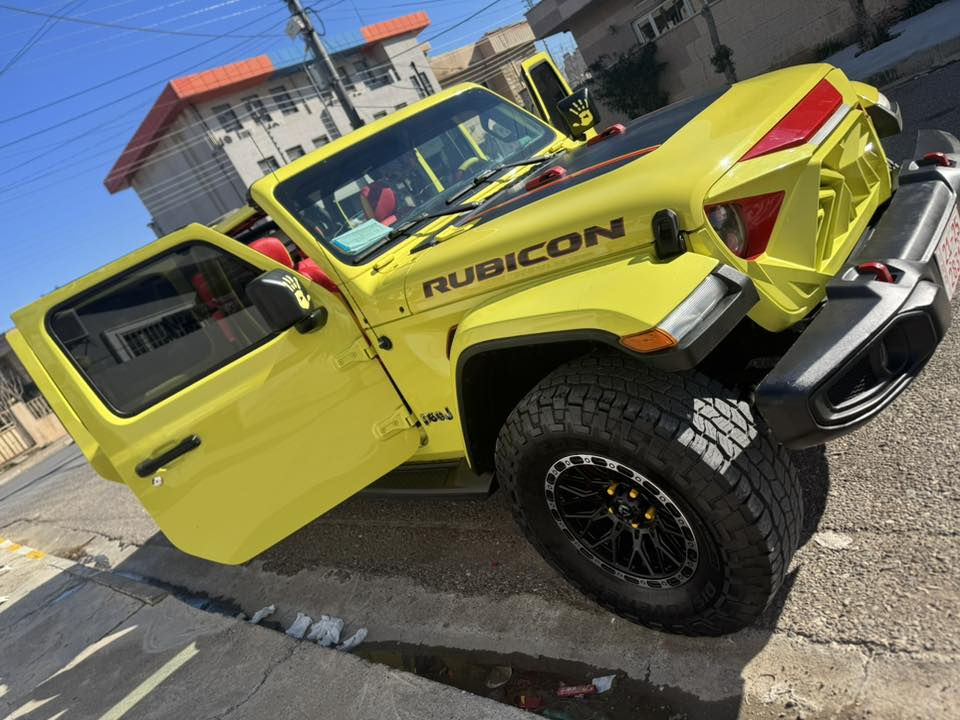 السلام عليكم اخوان
من رخصة أعضاء الكروب المحترمين 
جيب كلاديتر ٢٠٢٣ 
لون مميز فسفوري
سياره حلوه وجديده جاهزه من كلشي 
محرك ٦ سلندر فور ويل أربع جامات كهربائي 
بصمه تشغيل عن بعد قطعتين تبريد 
اوتو سطوب مانع انزلاق وبعد بيها هاويه موصفات
الحادث مالتها جاملغ واحد مبدل 
بدون دواخل بدون إرباك كلها بشرط
لاستفسار ***********
***********
