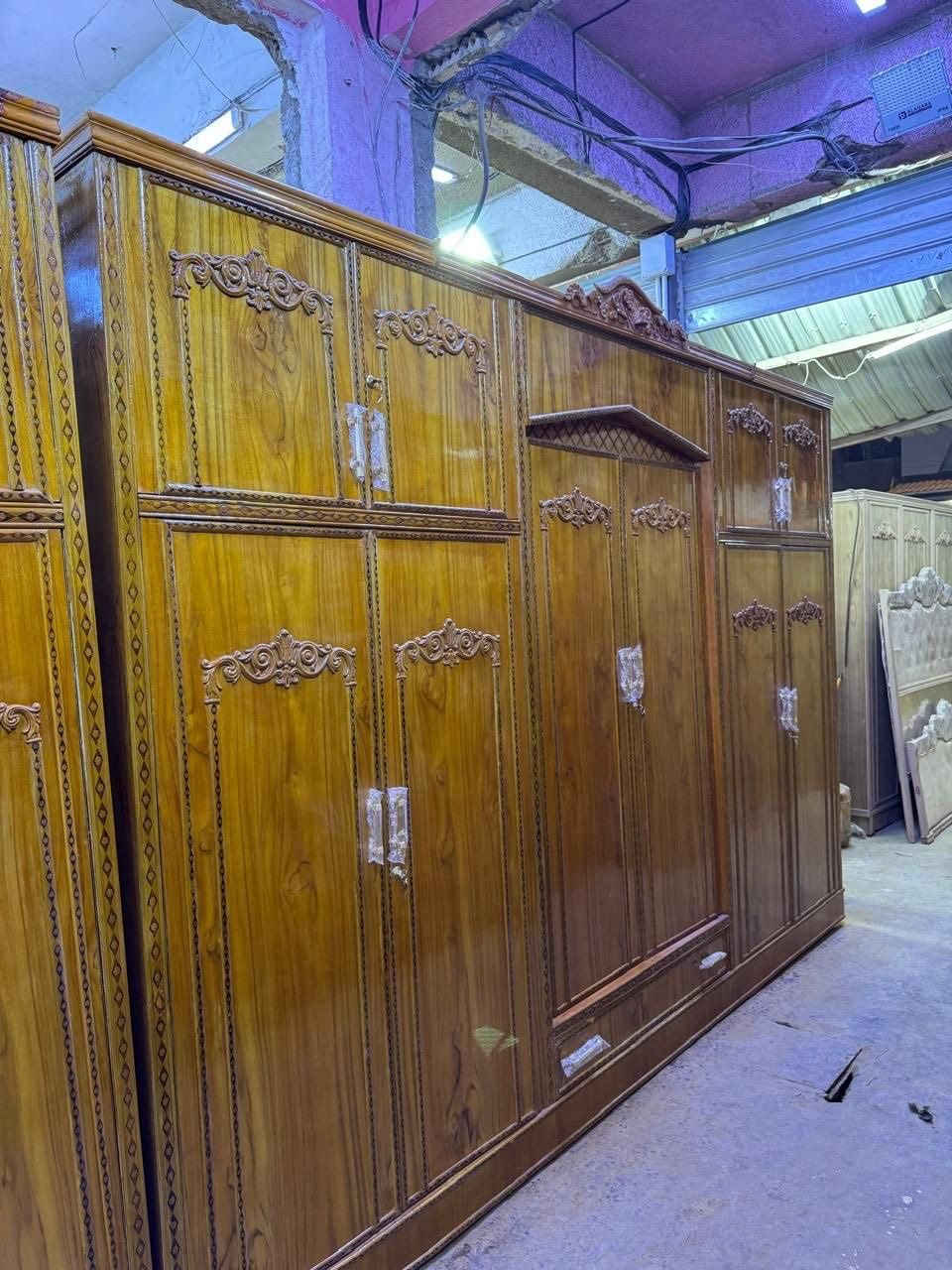 غرفة ست ابواب شغل عراقي موديل الكوخ 
( المسرح ) 
الخارج صاج طبيعي ٤ ملم 
الداخل جام 3 ملم 
الزاوية كنتورية بابين بأرتفاع الكنتور 
القاعدة بلوك صاج 16 ملم 
الظهر فتح وشد براغي 
النرمادة شريطية المانية على طول الباب
قياس الكنتور 
الدوشمة خياطة يدوية 
الطول 360  سم 
الارتفاع 260 سم مع التاج 
العمق 60 سم 

السعر مليون و200

توصيل وشد داخل بغداد مجاني 

#أطراف بغداد

الغزاليه /ابو غريب/حي الوحده 15 الف 
الحسينيه/الشرطه الرابعه / البوعثيه/الراشديه / التاجي 10
الطارميه / 20
المحموديه /  25/
الشعله/10

#المحافظات 🦋

المحافظات 
النجف 75
الكوت 75 
كربلاء 50 
الحلة 50 
سامراء 50 
الديوانية 100 
تكريت 100 
الرمادي100
الناصرية 200
السماوة 200 
العمارة 200

#ملاحظه التوصيل يشمل الشد 🔧


**إذا كنت صاحب هذا الإعلان وتريد حذفه لأي سبب، رجاءا أرسل رسالة إلى الدعم الفني**
