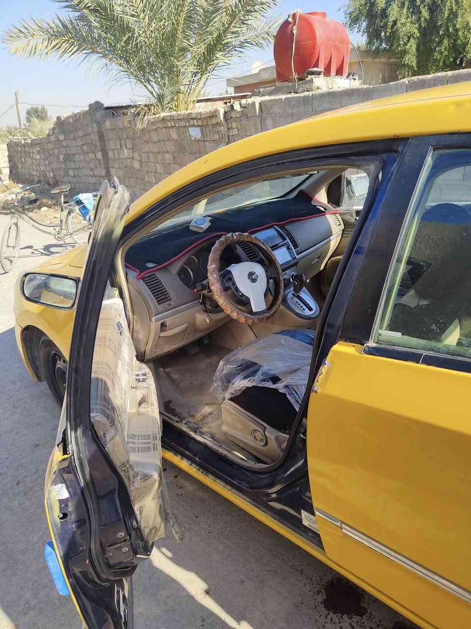 السلام عليكم نيسان سنترا للبيع موديل 2010 رقم بغداد انكليزي السعر 60 وبيها مجال للشراي المكان جسر ديالى فلكة سلمان باك  للتواصل ***********
