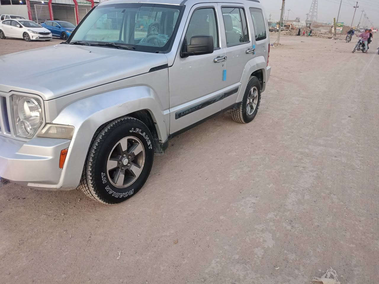 سلام عليكم جيب لبرتي للبيع موديل 2008رقم بغداد سنويا مجدده ل 27 السعر 85 ورقة وبيها مجال سيارة جاهزة من أي نقص كير ومحرك جدد العنوان واسط العزيزية الاتصال ع رقم الهاتف ***********
