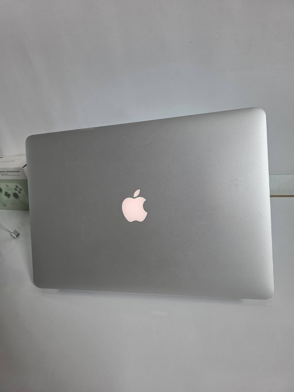 ماك بوك برو حجم 15inch 2015
معالج cor i7
رام 8g
هاردssd256 
حجم شاشة 15 انش 
بطارية ممتازة تدوم 6ساعات 
سعر ٣٦٠ الف فقط 
رقمي *********** 
مكاني بغداد البياع حي التراث يوجد توصيل
