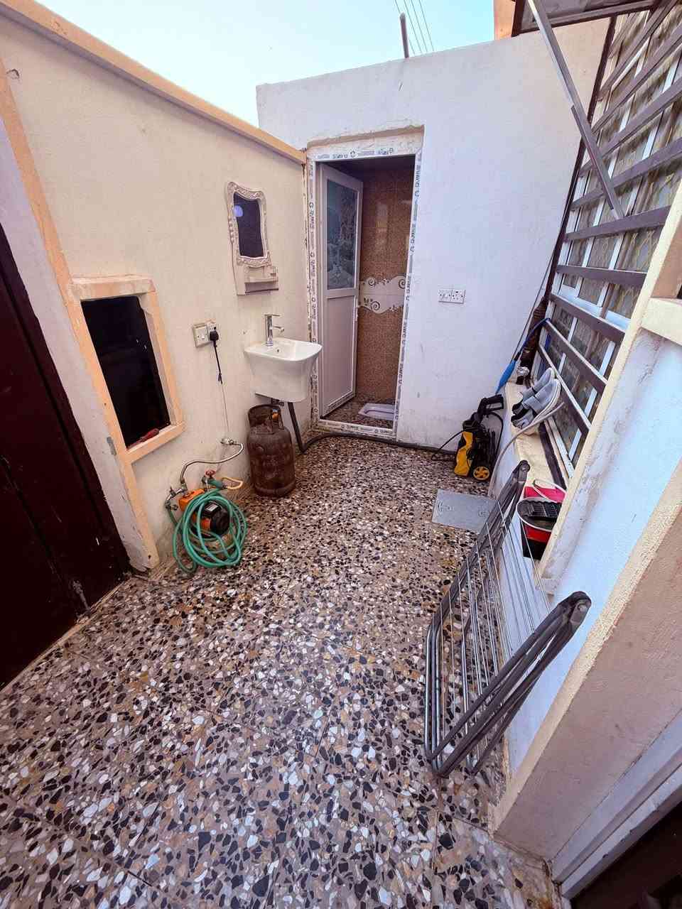 بيت للبيع جديد زراعي سند 25 ملك شخصي إقرار محكمة  مساحة البيت 100متر واجه 5 نزال 20 والمنطقة من ضمن القرار الجديد تتحول سند طابو صرف السعر 46مليون مع الاثاث وبي مجال بسيط الموقع بغداد منطقة بوب الشام يم مجمع الأرض الزكية مدخل المعسكر للبيع مع الاثاث وبدون اثاث الاتصال على الرقم ***********
