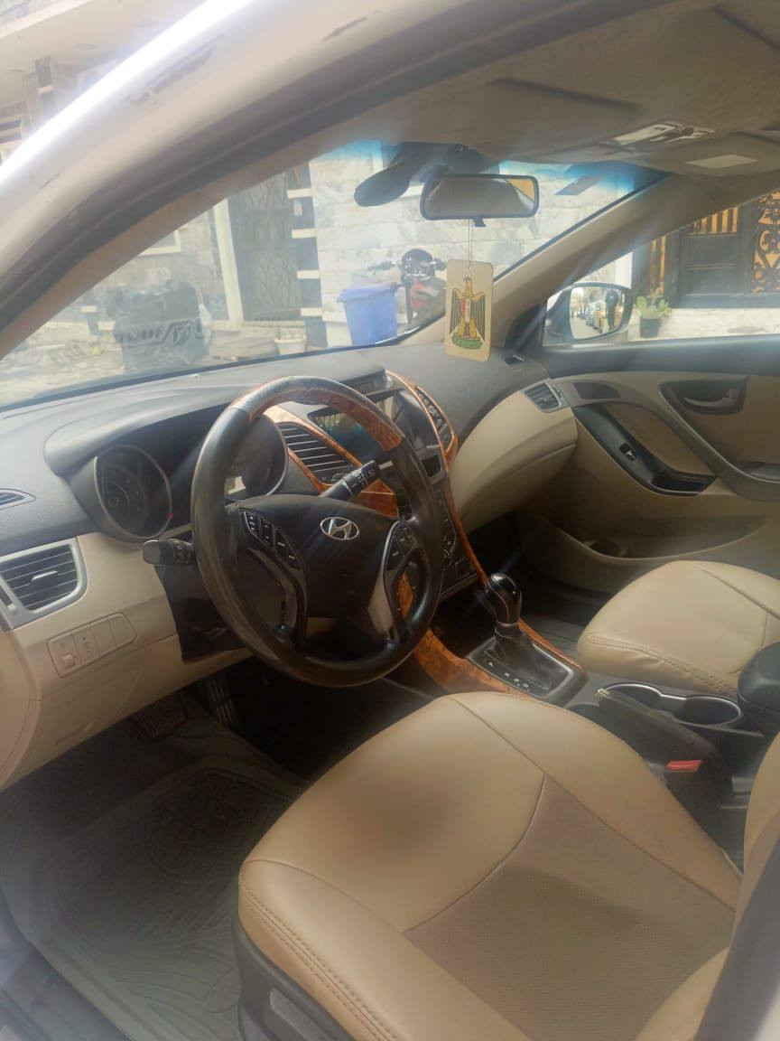 سلام عليكم النترا مديل 2014 فول موصفات خليجيه بصمه فتحه تحكم مري   مكينه 2000  السياره  متجايه  
ابيع هل موجود رقمه بغداد وبسمي تحويل ثاني يوم مكاني دوانيه السعر 83وبيه مجال قليل  ***********
