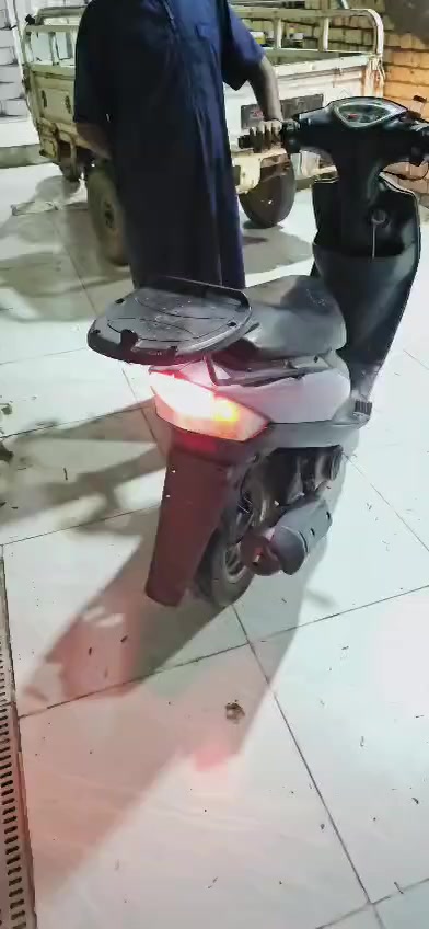 السلام عليكم 
دراجه ماكس عدله 
كامله من كلشي 
مكينه ما مفتوحه (بلاد)
أوراق(مو ادوات)
كفرات اضافيه والبلاد وياه 
شرط الفحص تجي تفحص وتاخذ 
السعر 850وبيه مجال للشرايه وللجيه هماتين اله 
***********
مكلف بل منشور
