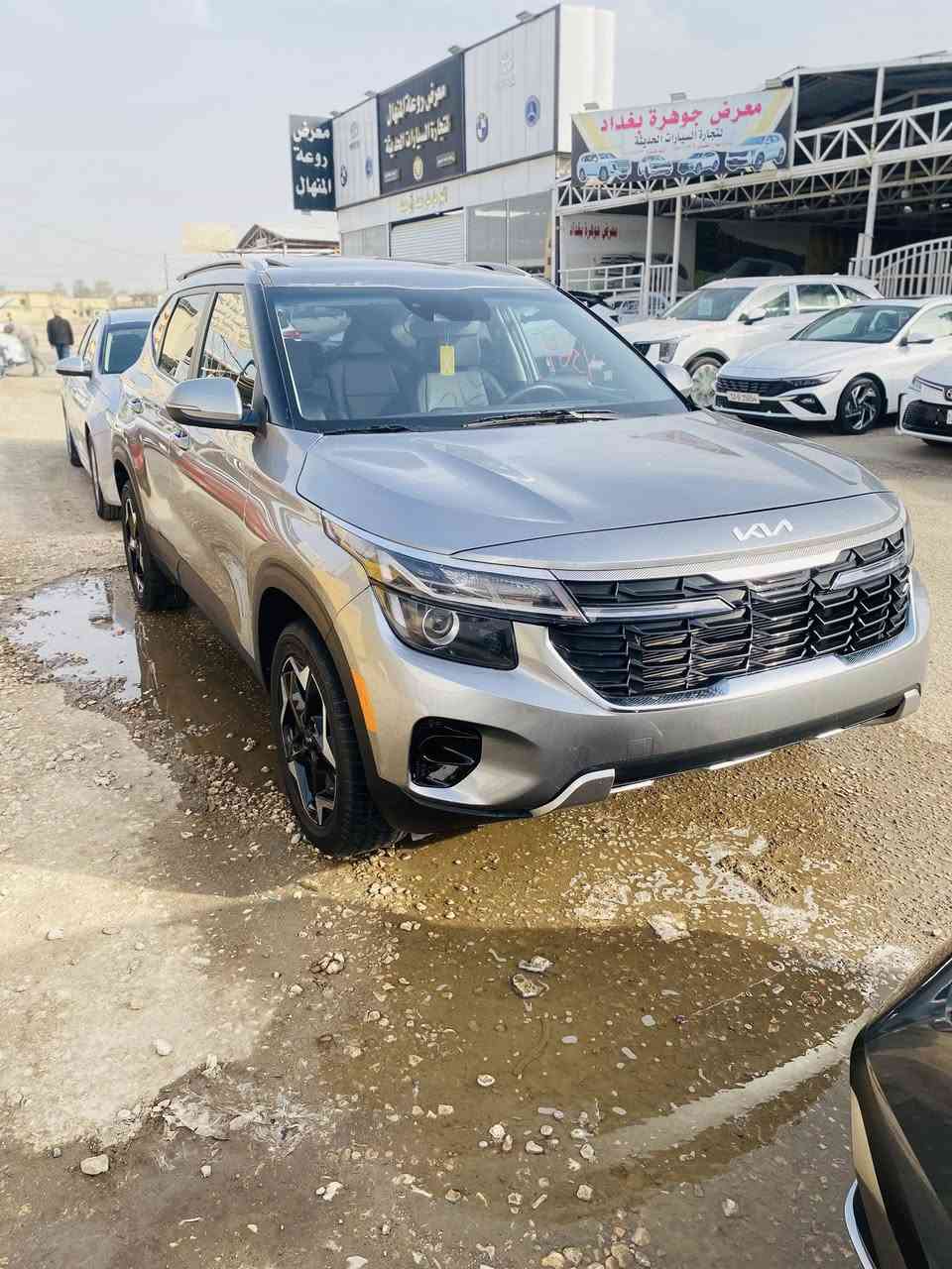 السلام عليكم
كيا سلتوز 2024 EX فول مواصفات 
فقط تبديل دعاميه نفس اللون بدون دواخل شرط 
فتحه سقف 
بصمه تشغيل وبصمه ابواب وتشغيل عن بعد 
شاشه دجتل 
تبريد قطعتين 
كشنات جلد وكهربائي وتدفئه
ويل كب كروم 
اشاره بلمري 
رادارات جانبي وامامي وتحديد مسار 
سايد بريد دكمه 
اضائه بلدشبول 
لدات امامي خلفي 
بدون رقم السياره منفيس بسمي تترقم جميع المحافضات سعره ١٦٥ بيه مجال مكاني بلحله ***********
