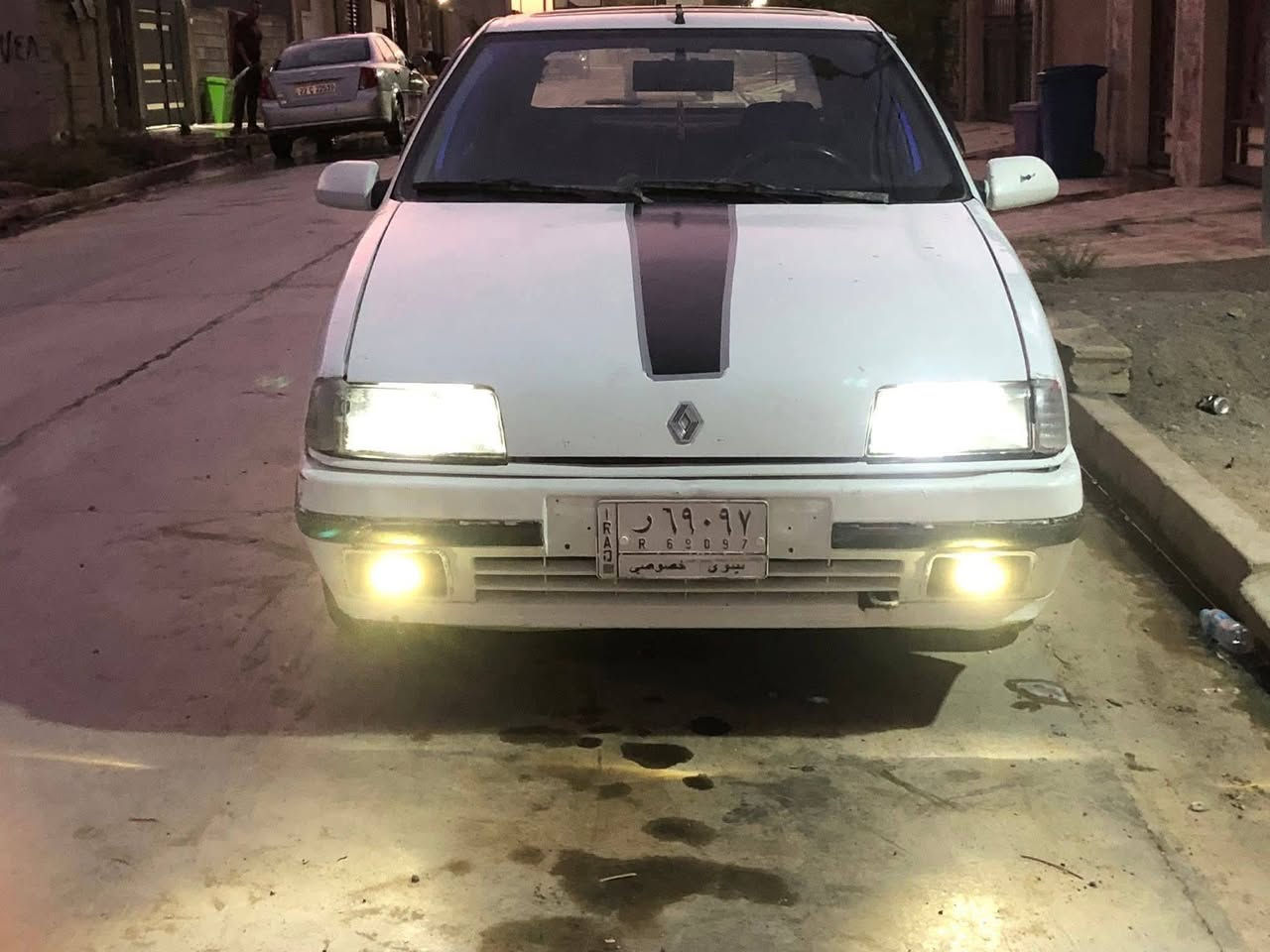 السلام عليكم رينو 19للبيع موديل 1991السيارة كدام العين مكينة شرط لا صرف ولا نفخ الكير مال كصة جديد سيارة بسمي سنوية 2030 كابون بانزين بيها السيارة مستعجل على بيعتها حيل سعرها 19 وبيها مجال شراي اتصل *********** او *********** او ***********
