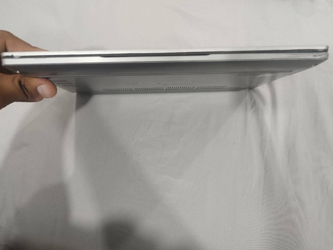 السلام عليكم لابتوب Dell latitude 5310
جيل 10  i5 gen
RAM 8gb

شاشه 13in  full hd
بطاريه 6 ساعات تشغيل
الابتوب نضافة 99٪  مكفول من اي عطل او خلل
سعر 340 الف وبي مجال متوفر توصيل


**إذا كنت صاحب هذا الإعلان وتريد حذفه لأي سبب، رجاءا أرسل رسالة إلى الدعم الفني**