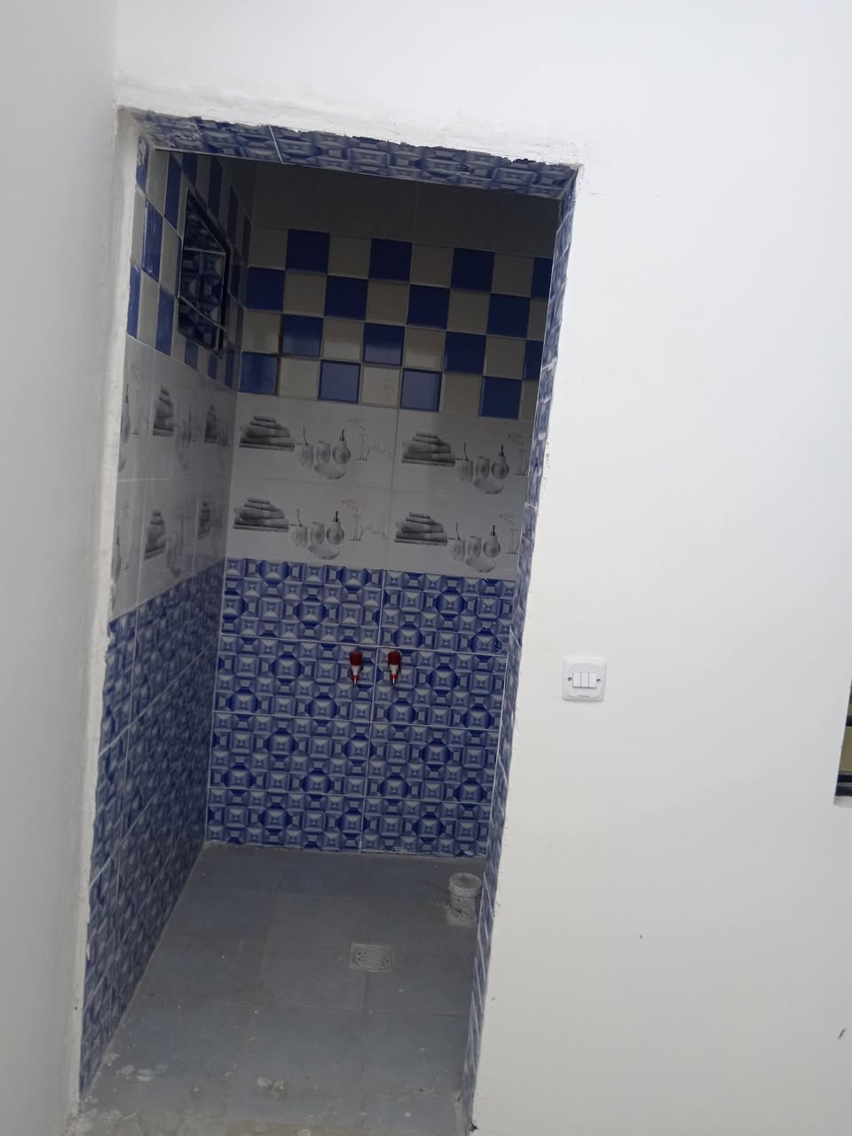 السلام عليكم بيت للبيع المساحه ٢٠٠متر زراعي منطقه سويب خمس دقايق عن الشرطه الخامسه خلف مضيف الشيخ ابو الياس العامري المنطقة مخدومه مي وكهرباء ومولد التفاصيل داخل التصوير ***********
