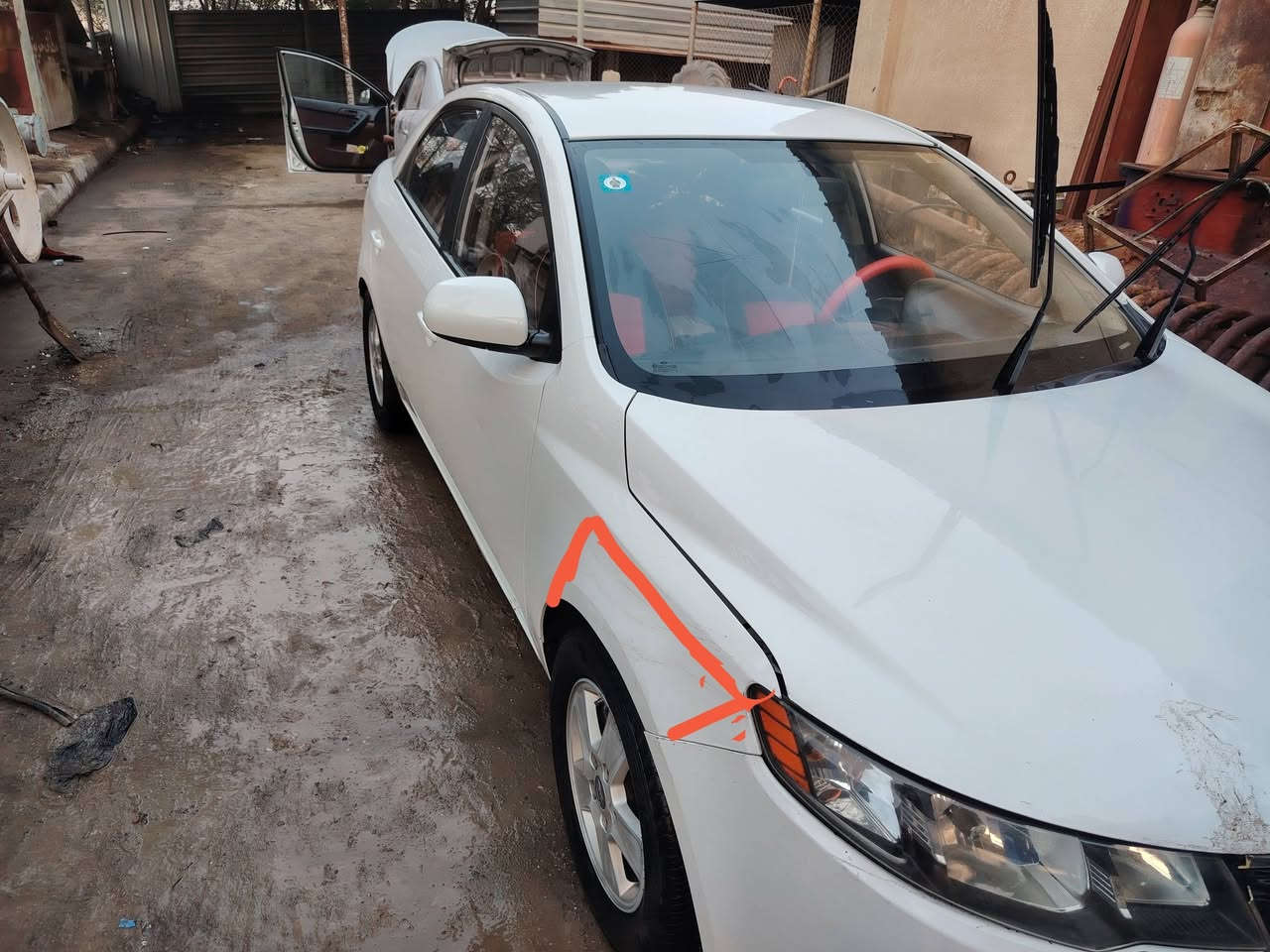 سيراتو ٢٠١٢ باسمي تحويل ثاني يوم  بيها مكانات مأشر تعديل بارد وبيها البنيد تعديل ومكحل مع تبديل بدنه فقط بدون ضرر داخلي  وبيها دوسات ضرر بدون تعديل محرك١٦٠٠ جيد كير٦نمر جيد تبريدها شغال ورقمها ذي قار دولي وكانها ناصريه مركز والسعر ١٠٠ ورقه وللاستفسار الأتصال ***********
