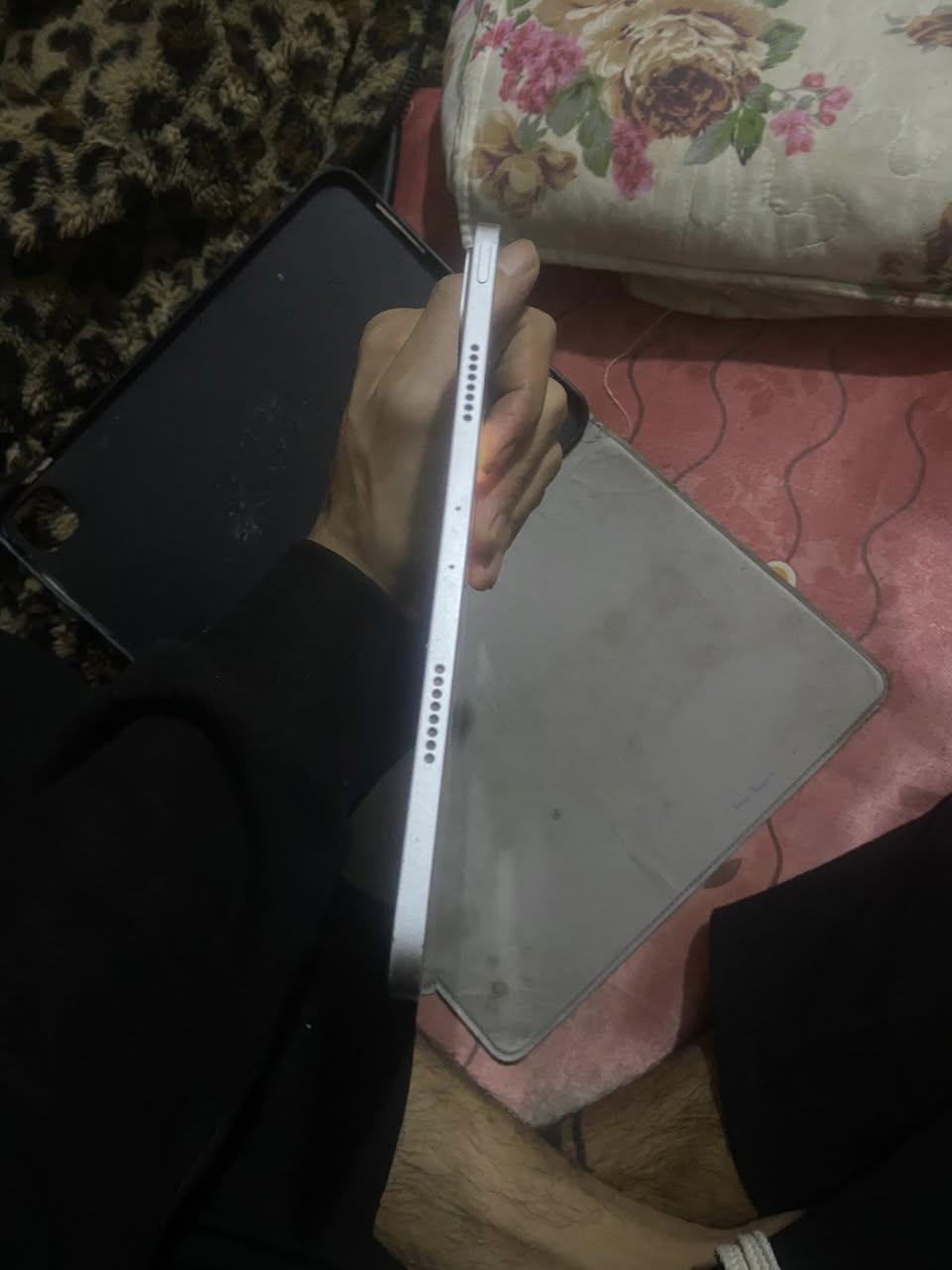 سلام عليكم شباب ايباد برو m2  ذ 128 جهاز كامل ويا غراضة شاحنه و كارتونة مراوس ب ريد مجك استرا فقط 
مكاني بغداد الحسنية الراشدية
وتساب و سيمكرت فقيس ما بي خاص 
***********
