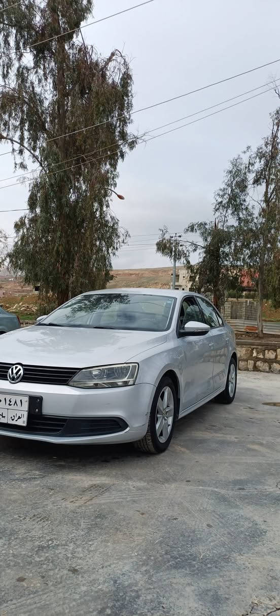 جیتا مۆدیل   2014
***********
گێڕ تۆماتیکت
مواسەفات خلیجی
گێڕو مەکینە بەشەرت نەکرایتەوە
بێ بۆیاخ بێ لێدران 
سەنەوی تازە بەسەر چوە
یەک دەستە  لەشەریکەوە 
هەموو گیانی بەشەرت كويسينجاك, أربيل
