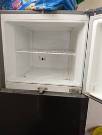 ثلاجة • للبيع
