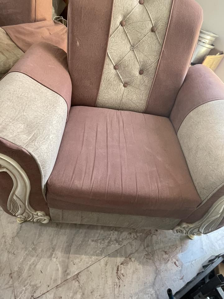 تخم للبيع. عشر مقاعد  لاستفسار على رقم ***********
