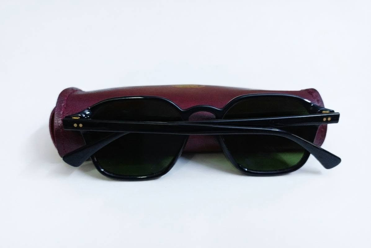 اسم الماركة: موسكوت (Moscot)
صناعة ماركة موسكوت (Moscot) هي أمريكية (USA).تأسست هذه الماركة العريقة في مدينة نيويورك بالولايات المتحدة الأمريكية عام 1915 على يد "هيمان موسكوت"


**إذا كنت صاحب هذا الإعلان وتريد حذفه لأي سبب، رجاءا أرسل رسالة إلى الدعم الفني**
