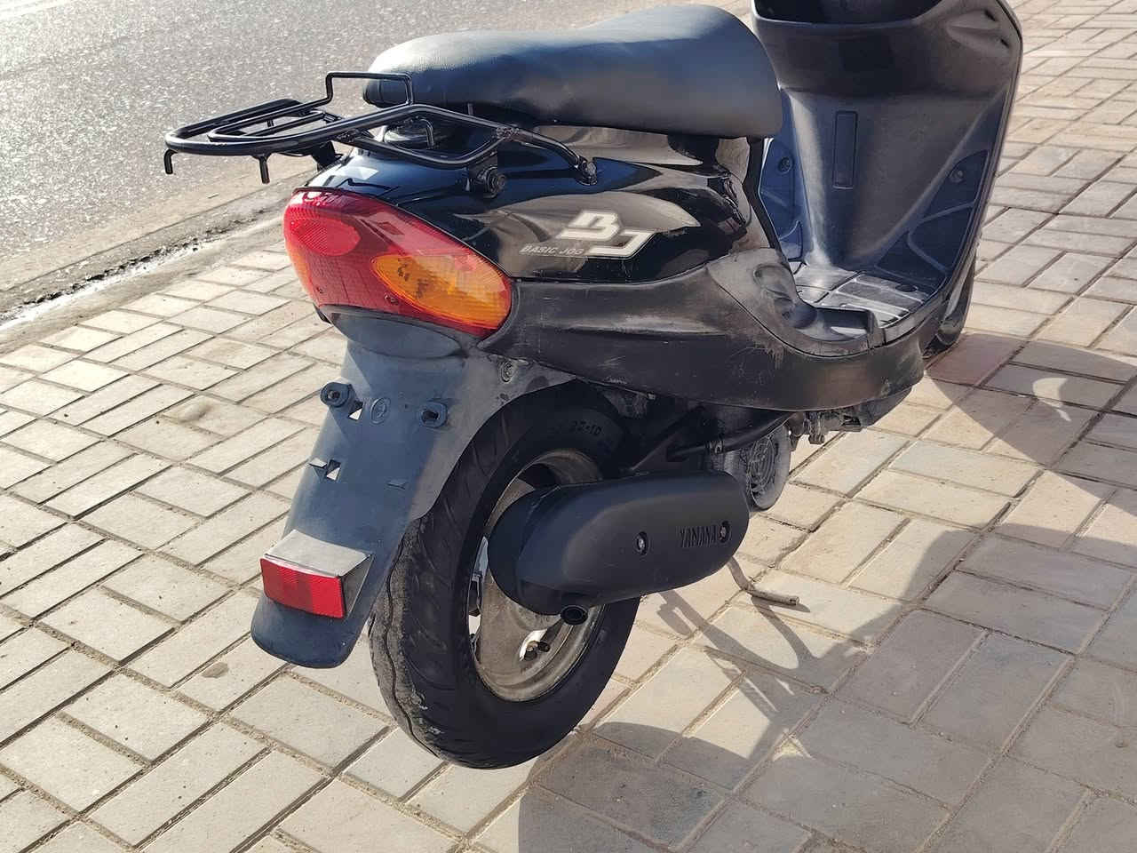 دراجه بيجي للبيع السعر ٤٥٠ وبيهه مجال الشراي يتصل عل الرقم *********** دراجه مامفتوحه عل البلاد كرهبايات شغاله سلف هندر مكينه ناعمه شرط احله من الصوره
