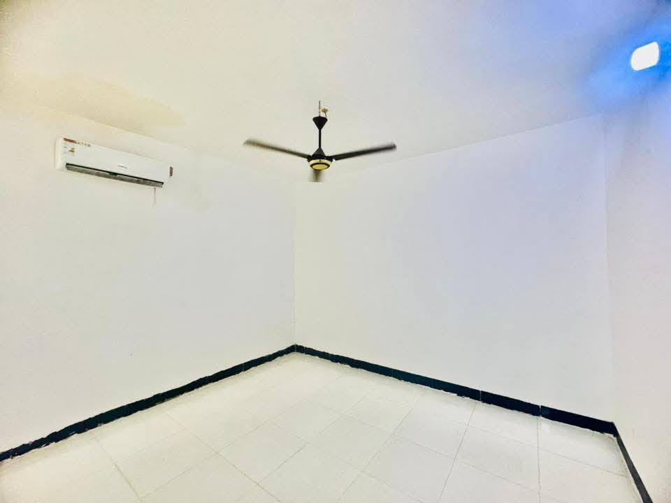 بيت رهن مجمع بيتي 
سعر رهن 15
100متر بناء حديث 🔥
لاستفسار ***********
