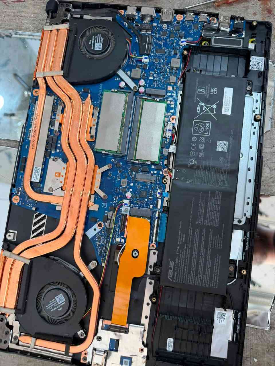 للبيع لابتوب asus tuf f17 تفصيخ 
لابتوب عطل وما تصلح بعد بي مشكلة بل جبست 
لابتوب 3050 و رامات ١٦ و i5 12500 وشاشه 144hz ips 
وبطارية 200W 
ابيع لابتوب كامله على حالها بدون هاردات 
للتواصل *********** 
السعر قيم واطيني سعرك

