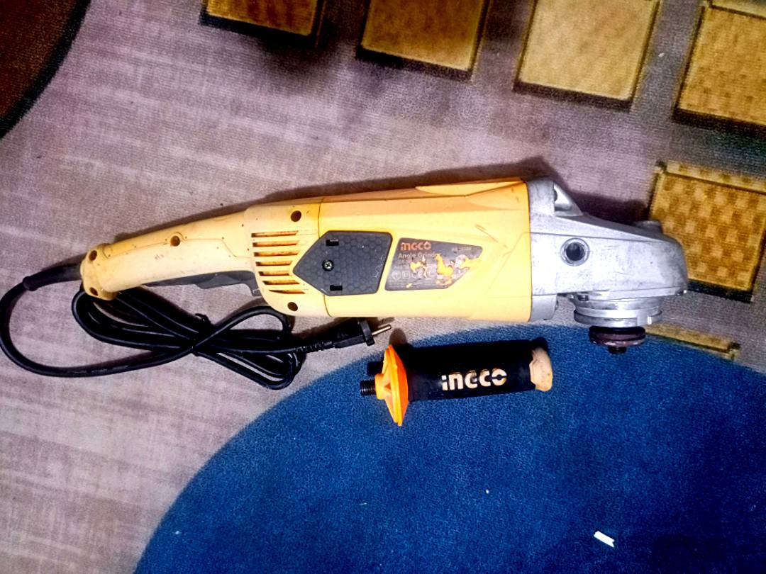 سلام عليكم
كوسرة ماركة تام 
نضيفةسعر 65

كوسرة ماركة انجيكو 
نضيفة سعر 45

رندة ماركة داور 
نضيفة سعر 20

مكان بغداد البلديات يوجد توصيل 
رقم واتساب ***********
