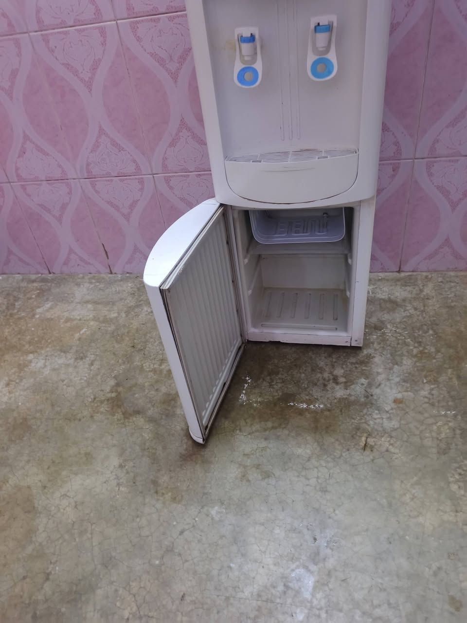 س ع براد شغال شرط حار بارد ثلاجه فول نضافه كل عيب مابيه كامل ويه الفلتر سعر 55 وبيه مجال مكاني كركوك حي عسكري شراي اتصل  ***********
