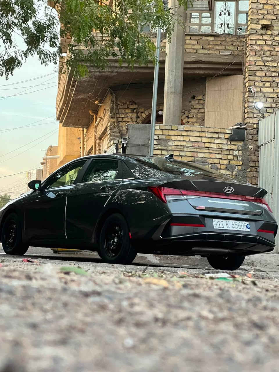 النترا هايبرد موديل2025 لمتد فول 1/1
 ماشي 30
هذا حادثها 
وبيها سونر 

السيارة رقم بغداد انكليزي 

مواصفات لمتد limited

١-بصمة تشغيل ابواب وصندوك. (بصمة ابواب لمس) 

٢-فتحة سقف ( سلايد روف ) 

٣-كاميره  خلفية دوارة 3 وضعيات 

٤- رادارات 360 درجة ( امامي جانبي خلفي ) تمنع التصادم الامامي والجانبي والخلفي

٥- التحذير عند فتح الباب 

٦-تحكمات ستيرن 4 جهات 

٧-دشبول شاشة 4 وضعيات للعدادات

٨- 3 وضعيات قيادة ( عادي سبورت ذكي ) 

٩-مثبت سرعة ذكي ( التحذير عند مغادرة المسار )

١٠- نظام AUTO HOLD

١١- الهاند بريك بصمة

١٢- شاشة بلازمة حجم كبير لمس تدعم نظام الابل كار بلي والاندرويد GPS  

١٣- شحن واير ليس 

١٤- ويل 16

١٥-نظام الصوت Bose عدد السماعات 8 

١٦- تشغيل عن بعُد 

١٧- اشاير بال مري

١٨-اضواء ترحيب عند الاقتراب 

١٩-لايت لد 3عدسات وسكنات لد 

٢٠-كشن السايق كهرباء 

٢١- تدفئة/ تبريد بالكشنات

٢٢-لد متغير الالوان 64 لون على طول الدشبول

٢٣-تحديد مسار وقيادة ذاتية  ورادار امامي 

٢٤-كشنات جلد اسود خزن 

السعر  160 وبيها مجال 

مكان السيارة بغداد الرحمانيه مال جعيفر  

***********
