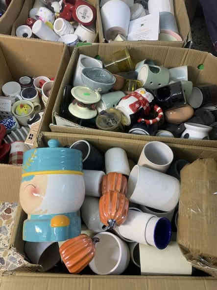 السلام عليكم 
تصفية شلعة مال بث تيكتوك العدد تقريياا ١٤٠٠ قطعه كله تحفيات كدامكم ١٥ كارتون بيض ترس والرفوف بيهن بلخلف 
بيهن تحفيات ومكات مجسم وشكردان مجسم وغراض بيهن خير وخبزه ابيه جوه سعرهن والقران الكريم رابو مصلحه يعرف اسعارهن  تجي للبيت تفحص وتشوف براحتك 
عنوان 
بغداد الامين شارع النواب  
سعر ٨٠٠ الف
***********
