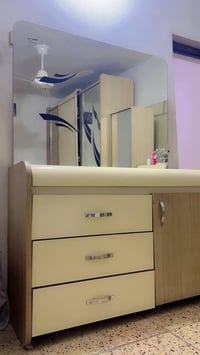 غرفة نوم تركي • ٨ قطع • ميز تواليت