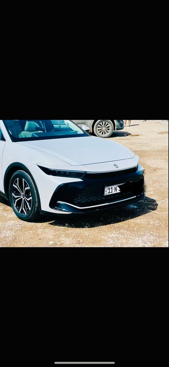 سلام عليكم 
كراون موديل 2025 
ماشيه شي قليل 
 فتحه سقف 
رادار امامي خلفي وجانبي 
وحساسات 360 
وخمس كامرات 
وشحن لاسلكي 
الكشنات الوره كهرباء 
وبرده كهرباء 
وخزن ميموري
وكشنات تدفئة تبريد
لايت 5 عدسات
مرقم بغداد بسمي تحويل مباشر 
ساز ام الضمان 
العنوان بغداد تقاطع نهروان بنفس التقاطع 

‭0785 205 8090‬
