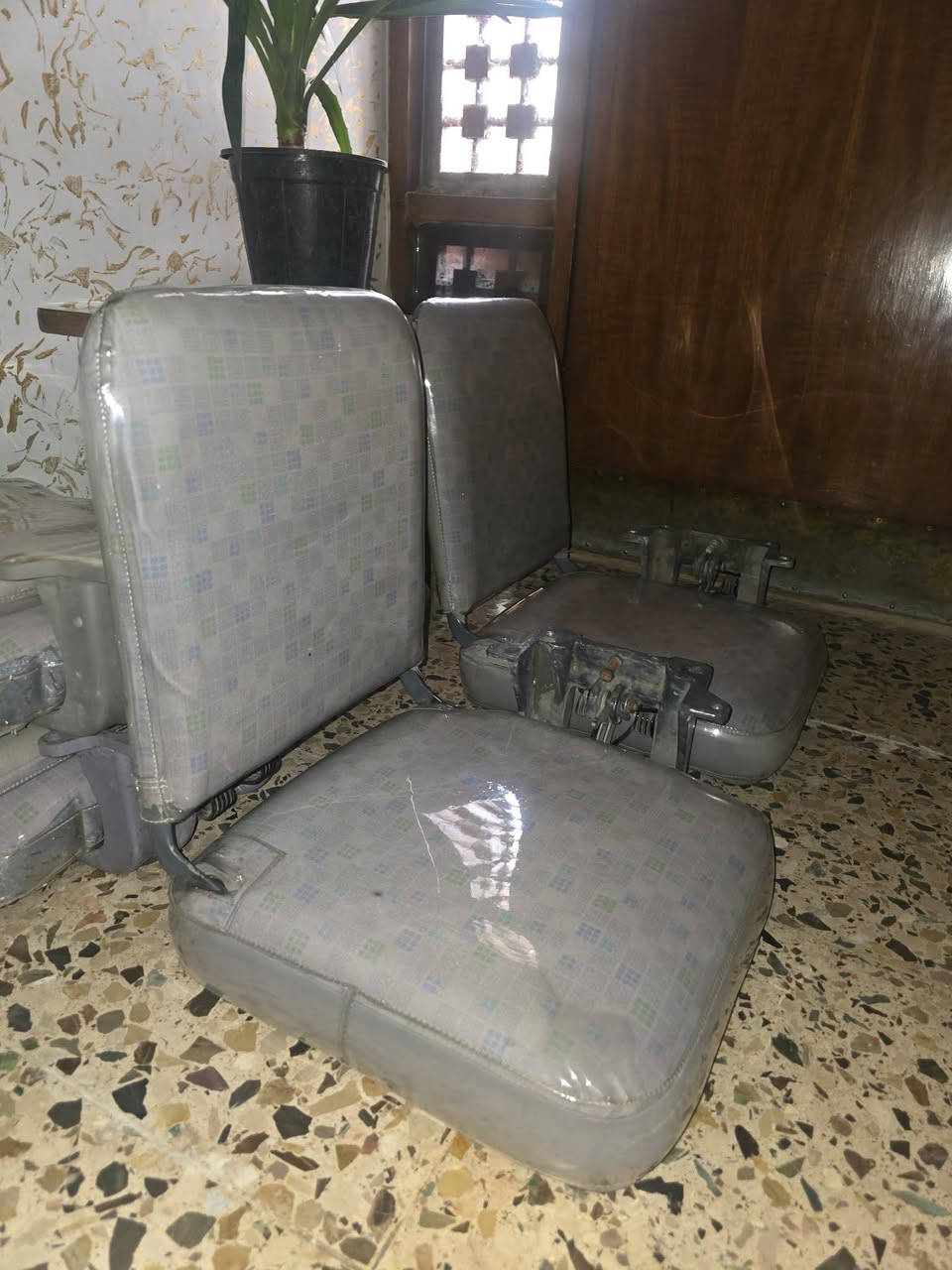 السلام عليكم قلابيات عدد٦ دوشمة جديده للأستفسار الاتصال ع الرقم ***********
