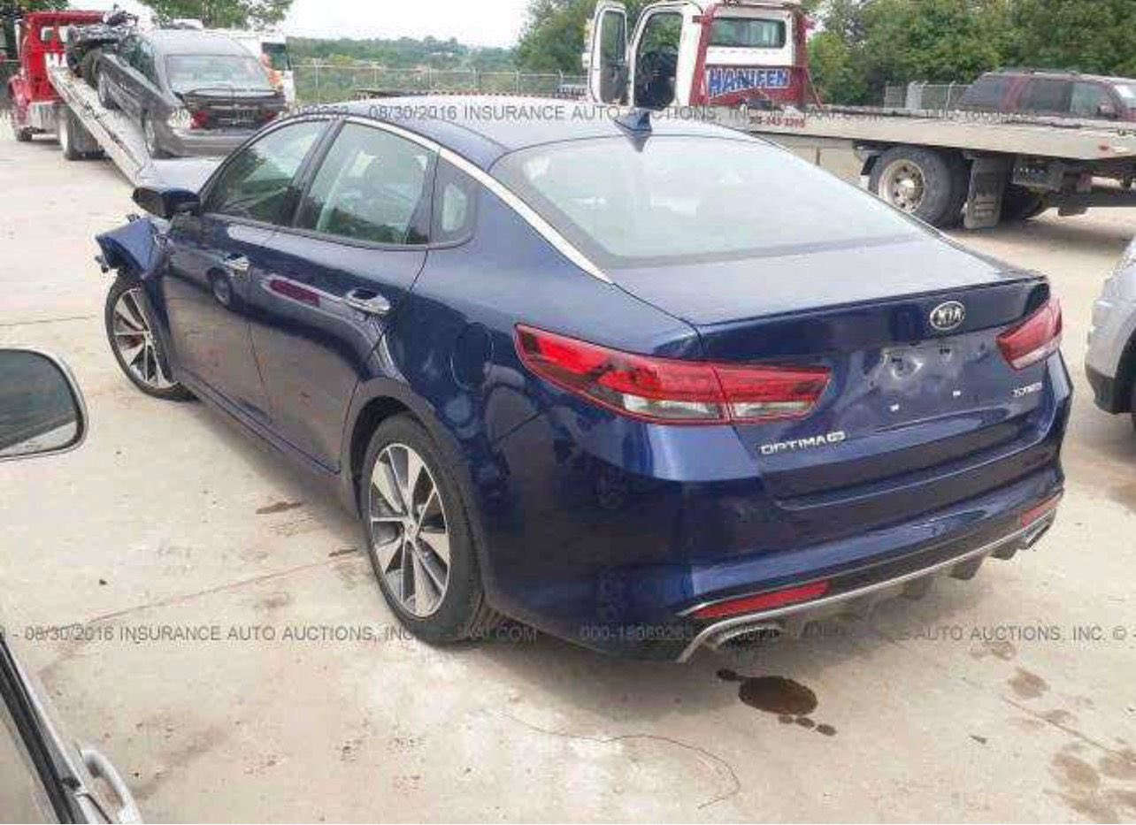 السلام عليكم  كيا اوبتما 2016 . SX. فووول عده
السياره بسمي  سنويه 2030 هزه ما صاقطه صفر غرمات  سياره كلش حلوه بيها اهواي موصفات  مال جناي البانوراما وارد امريكي حادث مرفق بصور وبيه باب سايق صبغ وجاملغ اليمنه يعني ( 4 قطع صبغ )
الباقي كفاله 
السعر115 وبيه مجال 
هزه ورقم كله جديد تحول مباشر 
المواصفات 
بصمه تشغيل +ابواب +صندوق 
كشنات جلد كهربائي تتفئه 
تبريد قطعتين 
تحكم ستيرن اربع جهات 
شاشه جبيره + كامره 
سستم صوت انفنتي 
تتفئه بلستيرن 
مري شفط
اشاير بل مري
دشبول كدنزا 
نضام ترحيب 
شفتات ستيرن 
ستيرن حرف D
3 نضام قياده + مانع تزحلق 
لد امامي وخلفي
زرع عدسه لايت نهار 
ويل كب 18 
تشغيل عن بعد 
بيها بعد موصفات  
رقم بغداد 
مكاني نجف

مكينه 2000GDi توربو 
دبل كزوز  ماشيه114
مكان السياره  حلوه وا ماناقصها شي 
للستفسار *********** غير متواجت ع فيس
