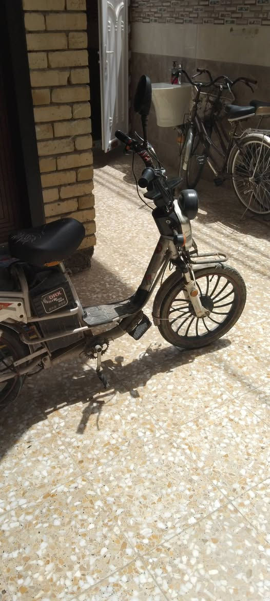 السلام عليكم اخوان عندي دراجه شحن للبيع كشر تعبان الي يحب يقيم ويدلل وهاي صورها وهذا رقمي إلي يحب يتصل 
***********
