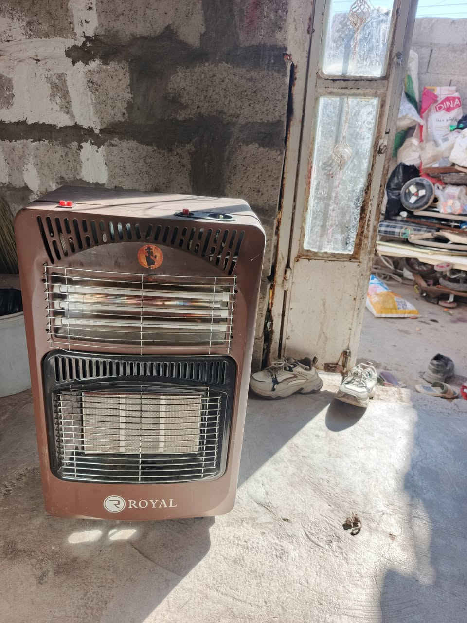 السلام عليكم اغراض للبيع صوبات اثنين غازيات وحده كهربائيه غازيه وكهربائيه وسلينك صوبات على 25 الوحده***********
