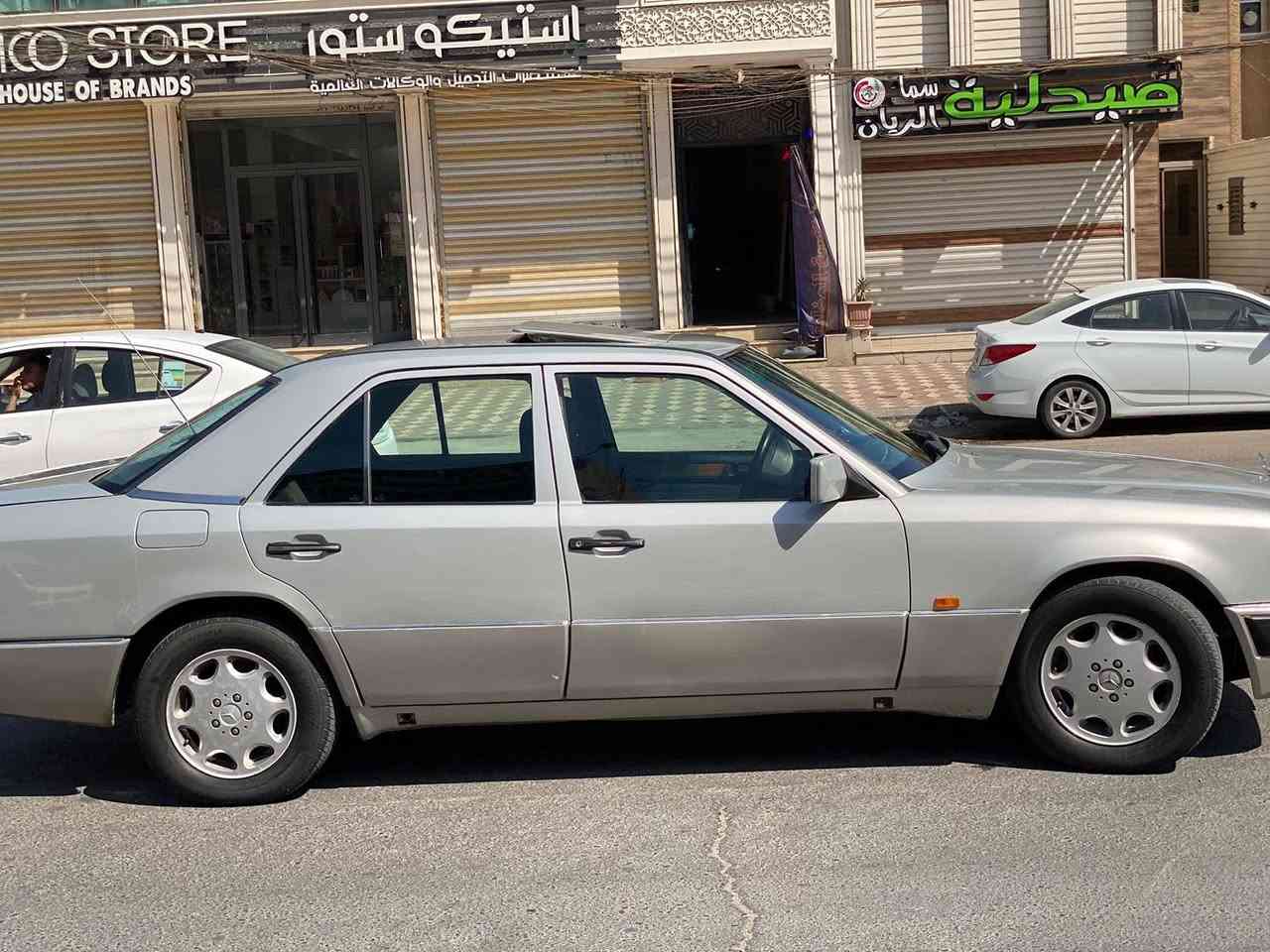 للبيع مرسيدس بنز دب 1991 🇩🇪
🔹 السيارة مصبوغة عام
🔹 قواعد دبل سليمة
🔹 كير + محرك قبغ اسود بلاد عنكبوت
🔹كهربائيات شغاله بلكامل

📌 مكان السياره بغداد (حي البنوك)
📌 رقم بغداد انكليزي بأسمي
📌 مداور مباشر 
✅ السياره جاهزه من كلشي
💸 السعر 75$ وبيها مجال بسيط

للاستفسار والاتصال: 📞 ***********
