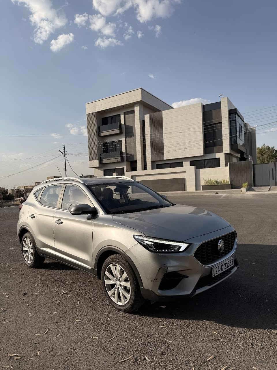 بسم الله الرحمن الرحيم
‎ للبيع MG ZS موديل 2025 

MG ZS 2025 بحالة الوكالة، سيارة تجمع بين الأناقة، الاعتمادية، والاقتصادية في استهلاك الوقود.
السيارة زيرو ماخذها و هسه ماشية (7400 Km)
مبداها دهن مرة وحدة و من الوكالة شرط

‎مواصفات السيارة:

الموديل: MG ZS 2025
 اللون: فضي
ناقل حركة: أوتوماتيك
نظام الدفع: أمامي (FWD)
 عدد المقاعد: 5 ركاب
محرك: 1.5 لتر
القوة: حوالي 118 حصان
استهلاك وقود اقتصادي ومناسب للاستخدام اليومي

‎🔹 التجهيزات والمميزات
‎شاشة لمس متعددة الوسائط
‎دعم Apple CarPlay / Android Auto (حسب الفئة)
‎كاميرا خلفية
‎حساسات خلفية
‎مثبت سرعة
‎تحكم بالمقود
‎بلوتوث و USB
‎مرايا كهربائية
‎نوافذ كهربائية
‎إضاءة LED نهارية
‎جنوط أصلية
‎نظام ABS مانع انغلاق المكابح
‎نظام الثبات الإلكتروني ESP
‎وسائد هوائية متعددة للسلامة
‎نظام مراقبة ضغط الإطارات TPMS

‎📌 حالة السيارة

استخدام نظيف جداً
خالية من المشاكل
جاهزة للاستخدام مباشرة
فحص كامل مرحب به

السعر: [135$]
📍 الموقع: الموصل
📞 للتواصل: ***********

‎سيارة عائلية عملية، مريحة، واقتصادية، مناسبة للمدينة والسفر. فرصة ممتازة لمن يبحث عن سيارة حديثة بمواصفات متكاملة.

#MG_ZS #MG #MG2025 #سيارات_الموصل #للبيع #SUV #عائلية #اقتصادية 🚘✨
