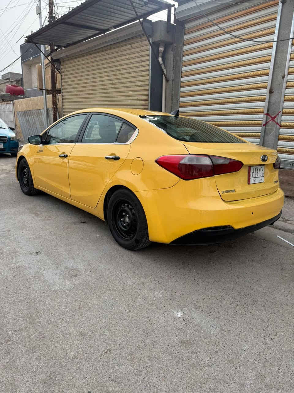 السلام عليكم كيه فورتي فورتي واراد امريكي 2015  حادثها جاملغ خلفي بدون دواخل بچم لغود شواصي كفاله سياره حلوه ونضيفه كير مكينه كير كفاله مكينه جيتي 2000 بلاديه ممفتوحه شركه سعرها 96 وبيها مجال مكاني بغداد رقمي ***********
