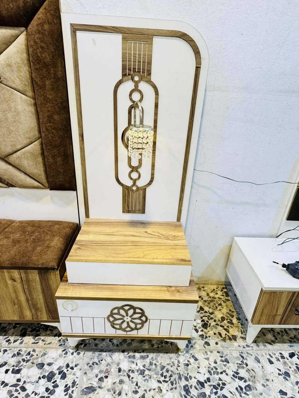 غرفه نوم تركي تخبل ضخمه ملكيه نضافه فول 9قطع معه ملحق نضام بيبان نازكه السعر 600الف عنواني النجف حي الميلاد شارع المزرعه سيد علي ***********
