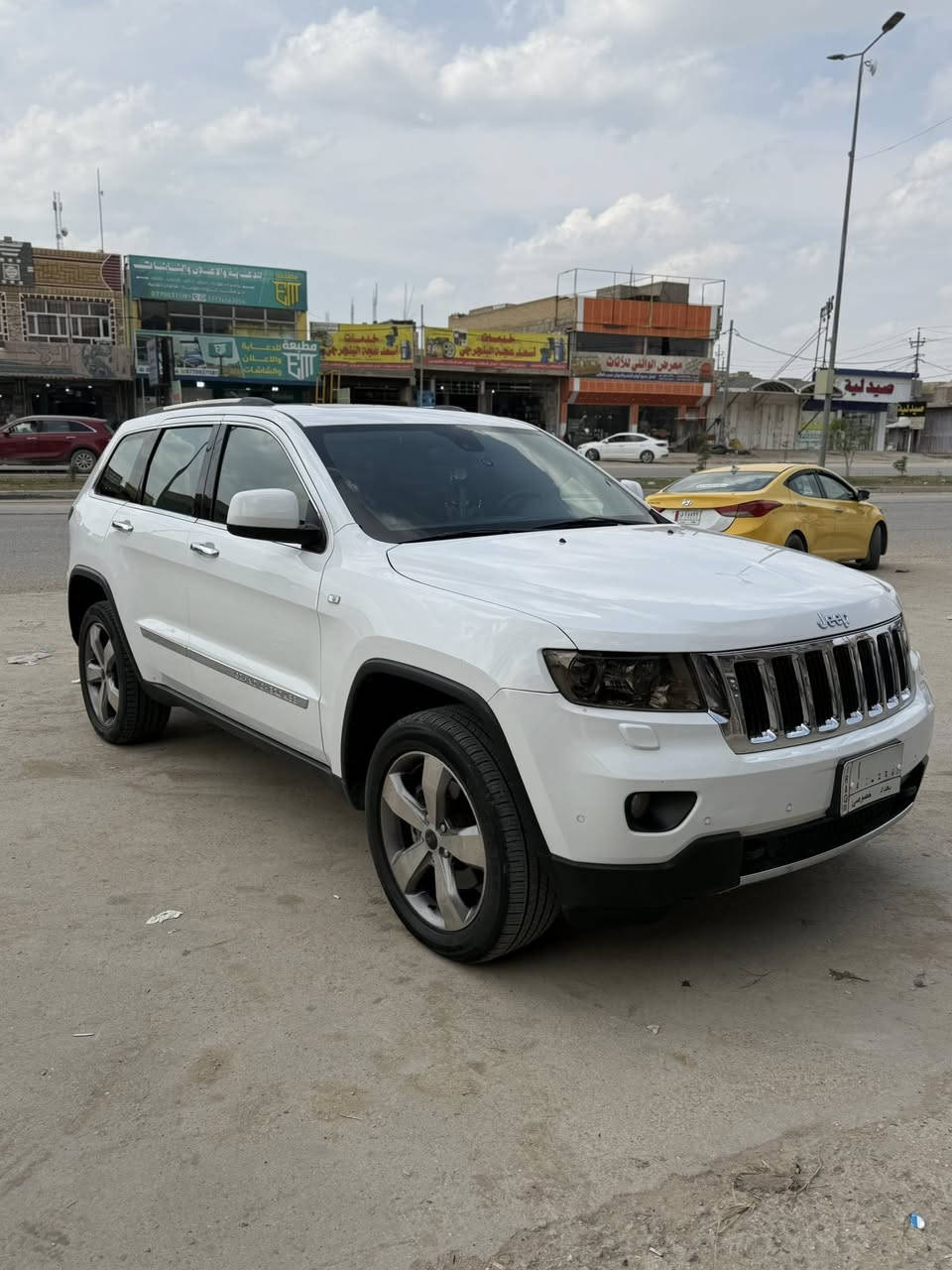 السلام عليكم 
جيب شيروكي الون ابيض رقم بغداد فول مواصفات واحد ع واحد كفاله عامه عدا شويه صبغ بلجاملغ الخلفي موضح بلسونار  لمتد تحويل مباشر  موديل 2013
جكات تصعد وتنزل بنوراما مري قلاب بصمه 
كشنات جلد انضمة قياده حساسات امامي خلفي 
كامره دواره بصمات ابواب وبصمة جنطه 
السياره خليجي كشنات كهرباء تبريد تدفئه بلكشنات منحدرات 4 ويل السياره جاهزه من كولشي الف مذب عليهه 
السونار بلمنشور مكاني كربلاء ***********
