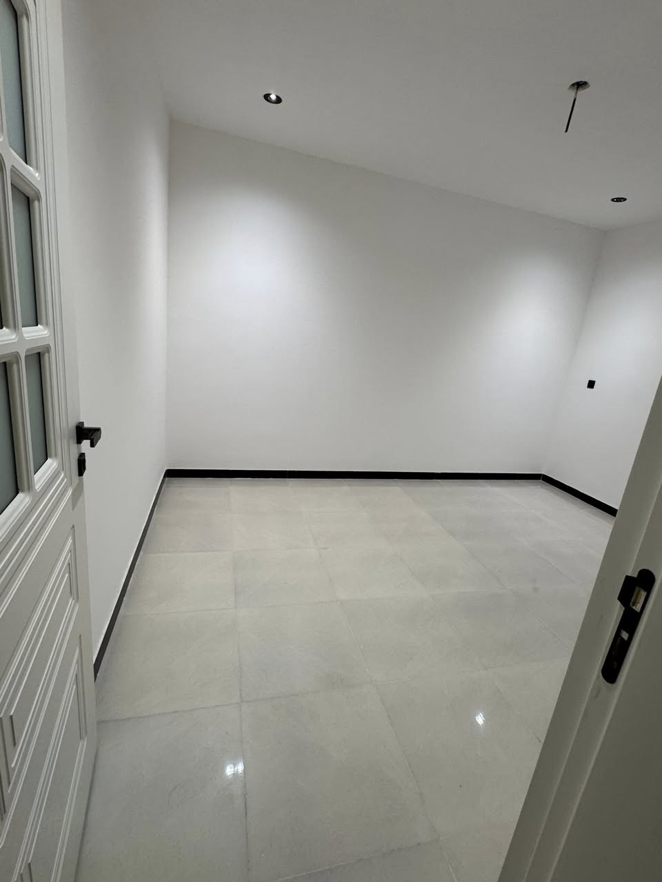 احلا 🏠 بيت بل امانه زيرو🫡
للبيع 🏠 للبيع 🏠 زيرو للبيع 🏠

حي الجهاد مربع الامانه 

دارين مساحه الواحد 100 متر 

واجهة 5م. نزال 20متر 

عرض شارع 10متر عرض رصيف 3متر 

 يحتوي  على هول صالة

منور مطبخ وخدمات عدد 2

غرف نوم عدد 3 منور 

واجهة موردن   ارضية مرمر
بيت فول درجه اولى 

للاستفسار اكثرتصل ***********

 واتساب #مكتب_عالم_العقارات
