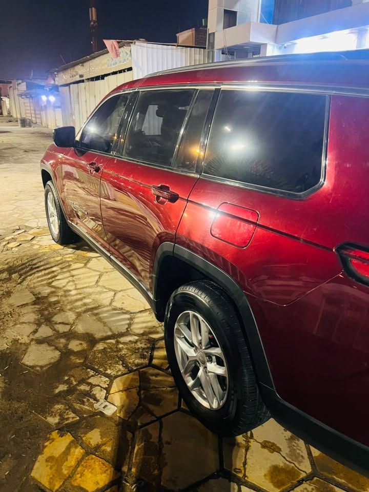 جيب  كراند شيروكي .
الشكل الجديد كليا   7   راكب.
الموديل : 2023. (وارد امريكي )
المحرك : V6.  3.6L . 
العداد :  40الف كيلو .
السيارة مكفوله من الحادث 
فقط حرق بل قاعتت الفيوزات ومبدله وكاله وثرء الحريق مصبوغ البنيد فقط
* دفع رباعي 4x4 . 
* رادار امامي مع مانع تصادم . 
* تحذير الخروج عن المسار . 
* تحذير النقطة عمياء  .
* ويل قياس 20 انج .*
*دشبول دجتل مع شاشه بمواصفات عاليه
* نظام الخرائط (GPS
* كاميرا داخلية محيطيه  360 درجه  . 
* كاميرا خلفية . 
* المصابيح الأمامية زنون .
* كشافات الضباب زنون .     
* تشغيل عن بعد .
* صندوق كهربائي .
*شفتات بالستيرن.
*الگير ماوس مع وضعيات قياده متعدده.
* مقصورة الركاب من الملكي المنفصل 
* حفظ وضعيات الجلوس (ميموري) . 
* المقاعد الأمامية كهربائية .
* المقاعد الأمامية تبريد وتدفئة .
* المقاعد الخلفية تدفئة .
*سايد بريك بصمه.
*فول تحكمات ستيرن امامي خلفي.
*عشره  ايرباك بالدشبول ولتكم ولكراسي
* سستم صوت Alpine . 
* انارة داخلية LED . 
* حساسات خلفية . .
* مكيف خلفي مع وحدة تحكم منفصلة . 
* تدفئة ستيرن . 
* مرايا متحسسه للضوء العالي . 
* مانع تصادم خلفي .
* بلوتوث تلفون . 
* محدد سرعة . 
* نظام التشغيل والاطفاء الاوتوماتيكي 
رقم اربيل تريد وكاله و تحويل 
بيع او مراوس حسب القناعه 
سعره ( 290) 
تصال (***********)
